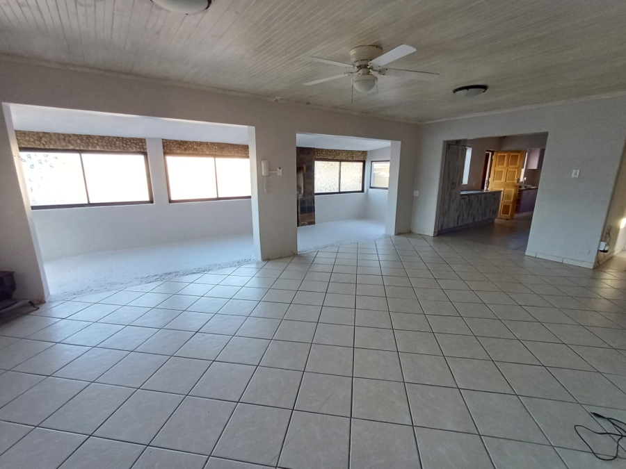 To Let 3 Bedroom Property for Rent in Wavecrest Eastern Cape